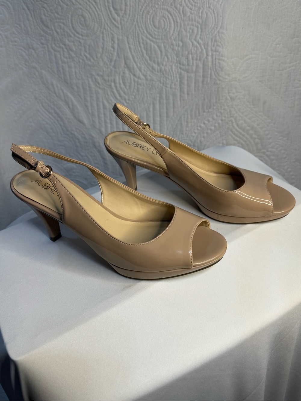Aubrey Lynn Nude Patent Peep Toe Slingback Heels Pumps
Size 8